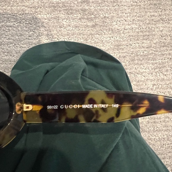 Gucci Tortoise Sunglasses EUC - Picture 3 of 15